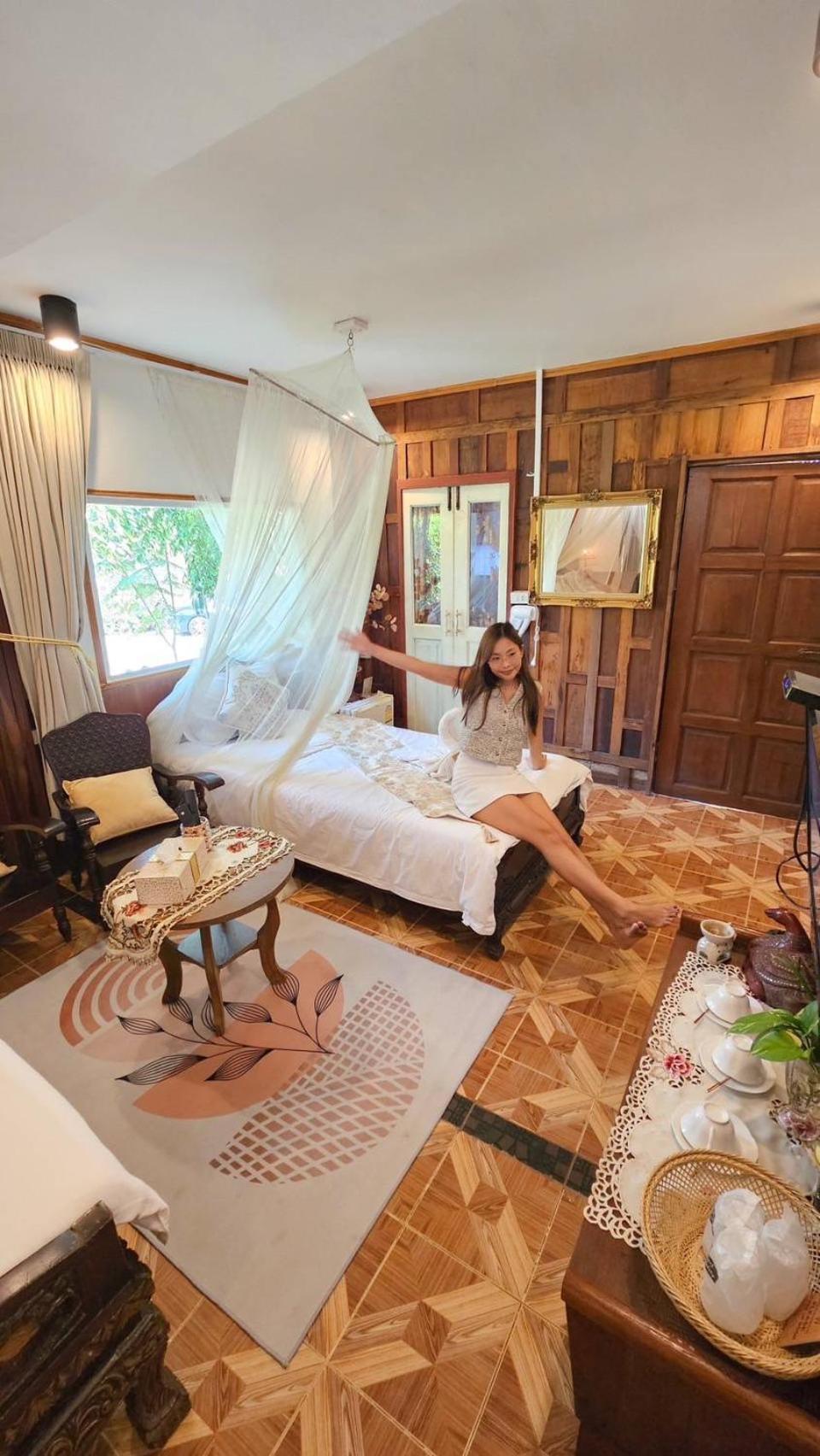 The Antique Riverside Resort Ban Pong  Buitenkant foto