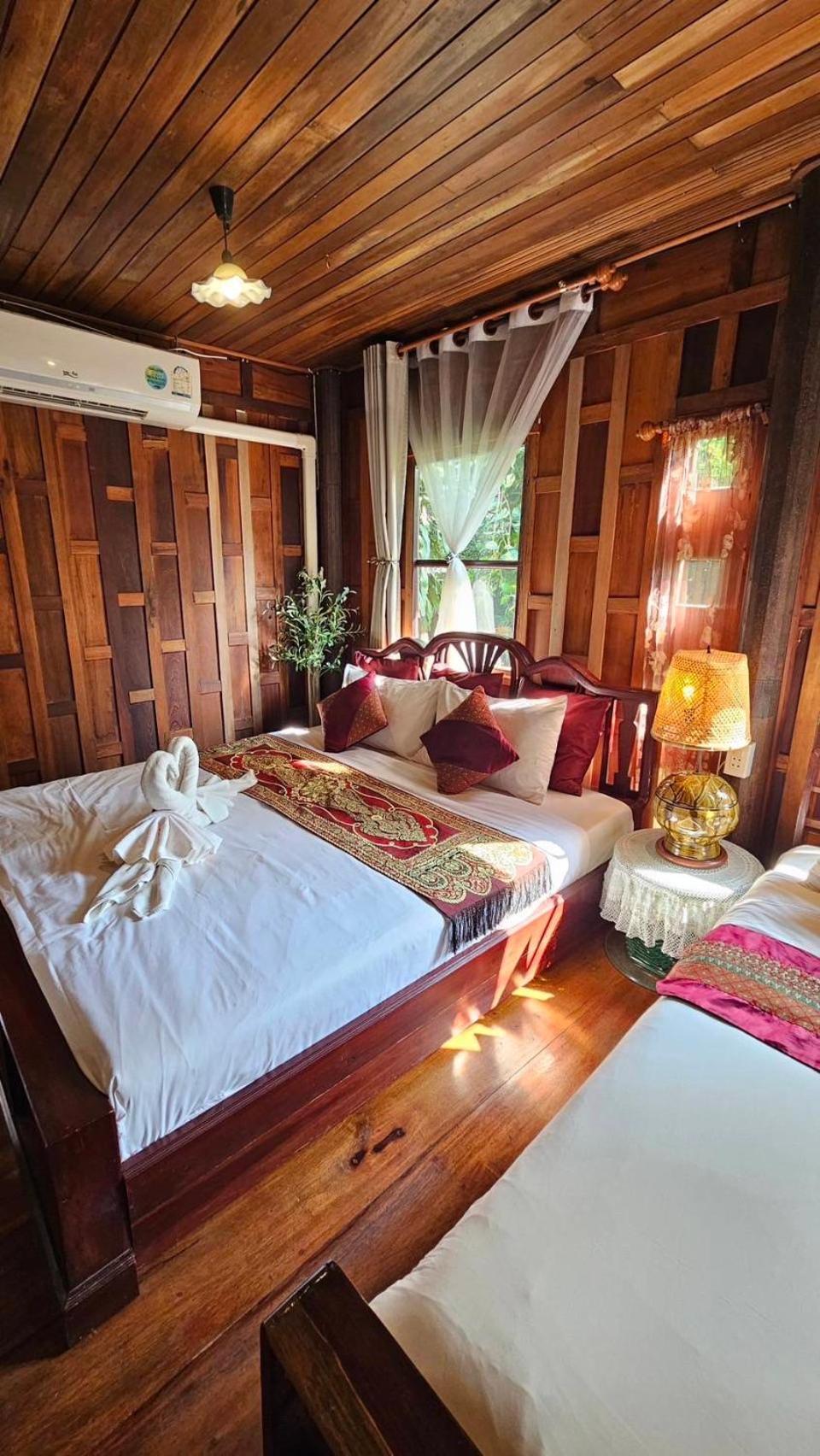 The Antique Riverside Resort Ban Pong  Buitenkant foto