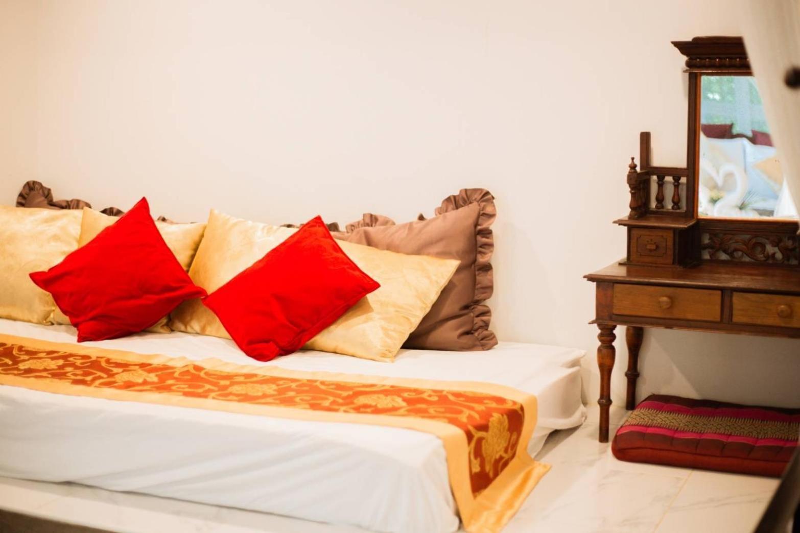 The Antique Riverside Resort Ban Pong  Buitenkant foto