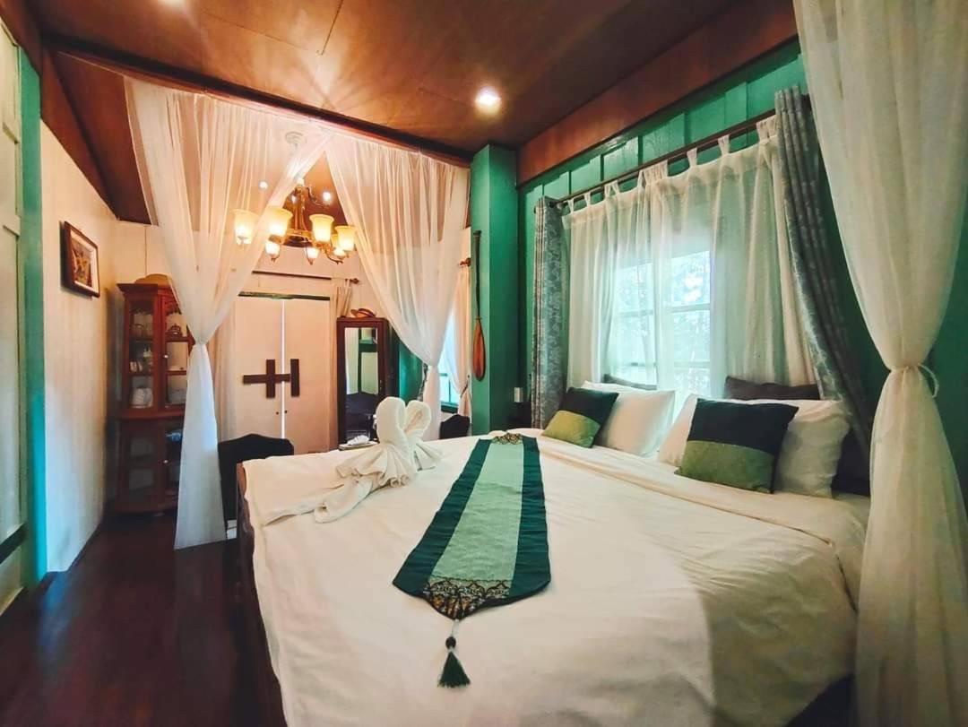 The Antique Riverside Resort Ban Pong  Buitenkant foto