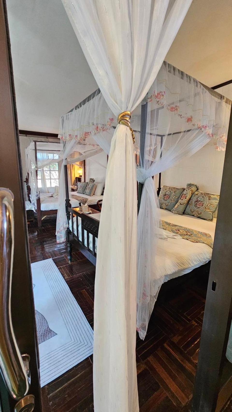 The Antique Riverside Resort Ban Pong  Buitenkant foto
