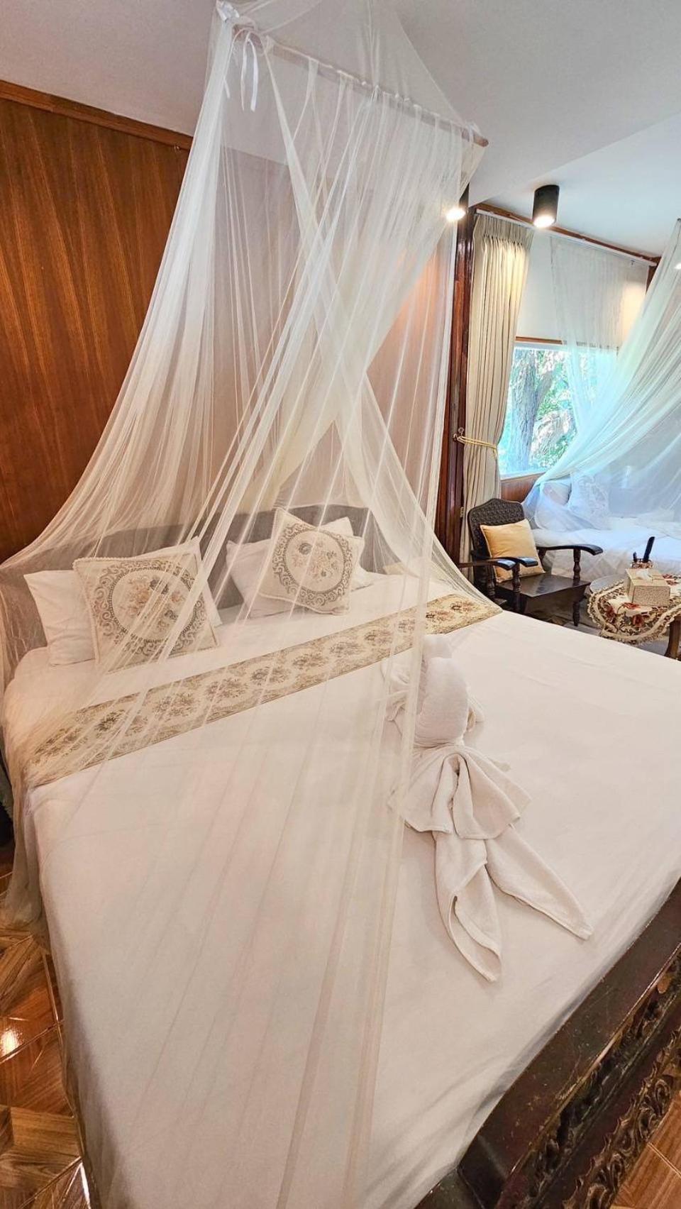 The Antique Riverside Resort Ban Pong  Buitenkant foto