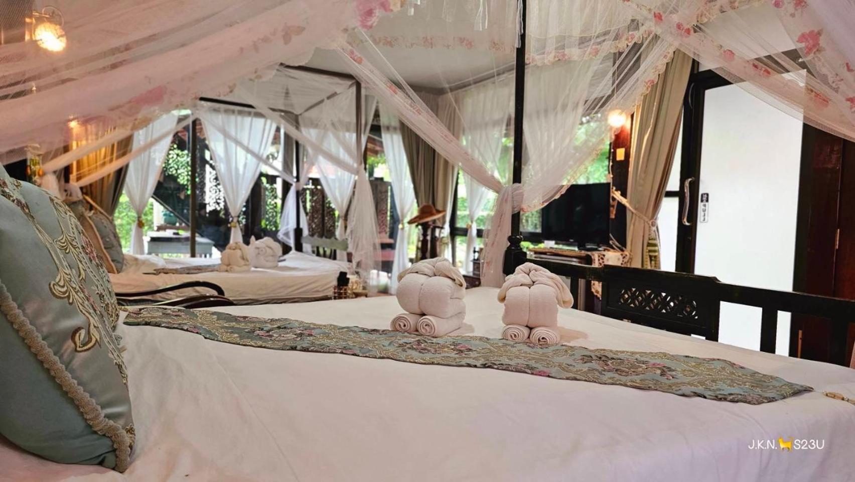 The Antique Riverside Resort Ban Pong  Buitenkant foto