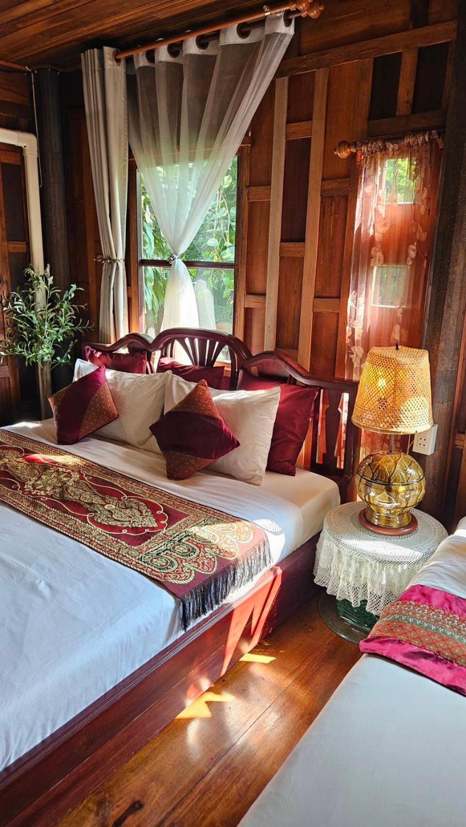 The Antique Riverside Resort Ban Pong  Buitenkant foto