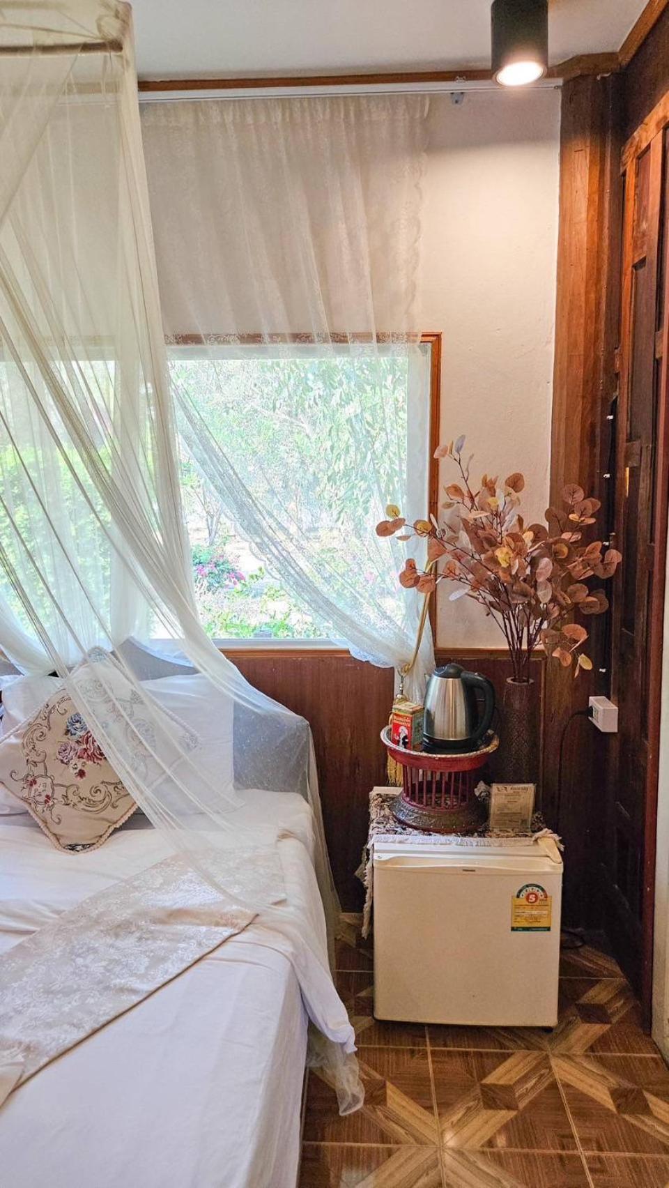 The Antique Riverside Resort Ban Pong  Buitenkant foto