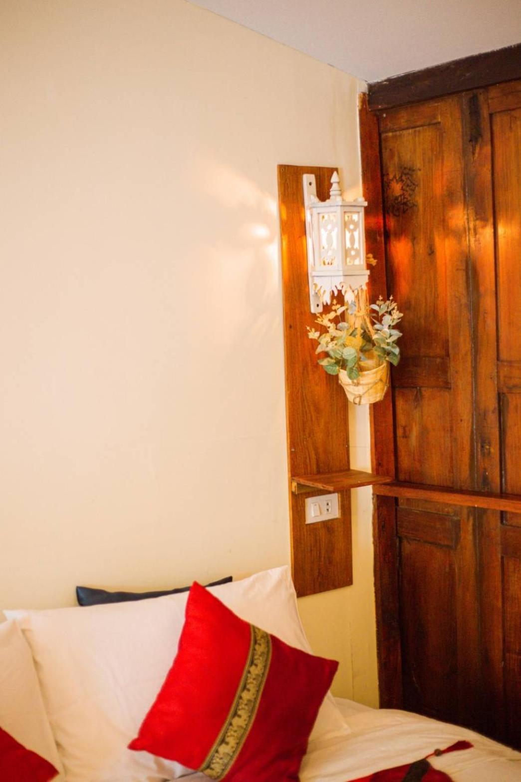 The Antique Riverside Resort Ban Pong  Buitenkant foto
