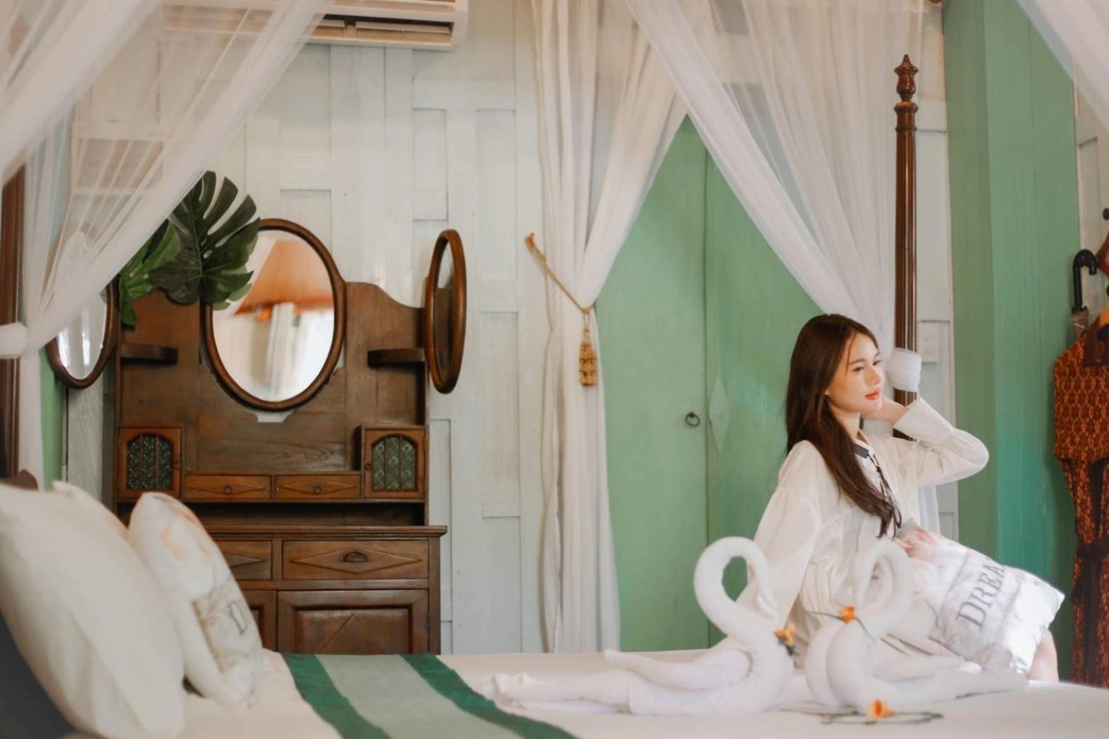 The Antique Riverside Resort Ban Pong  Buitenkant foto
